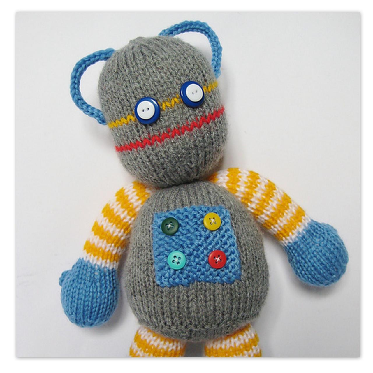 Beeper The Robot Toy Knitting Pattern
