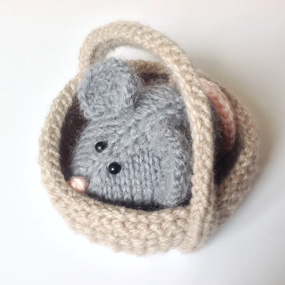 Squeaky Mouse In A Basket Toy Knitting Patterns
