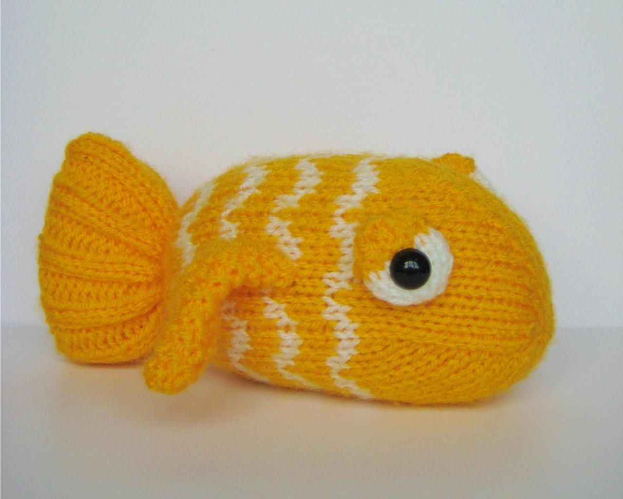 George The Goldfish Toy Knitting Pattern on Luulla